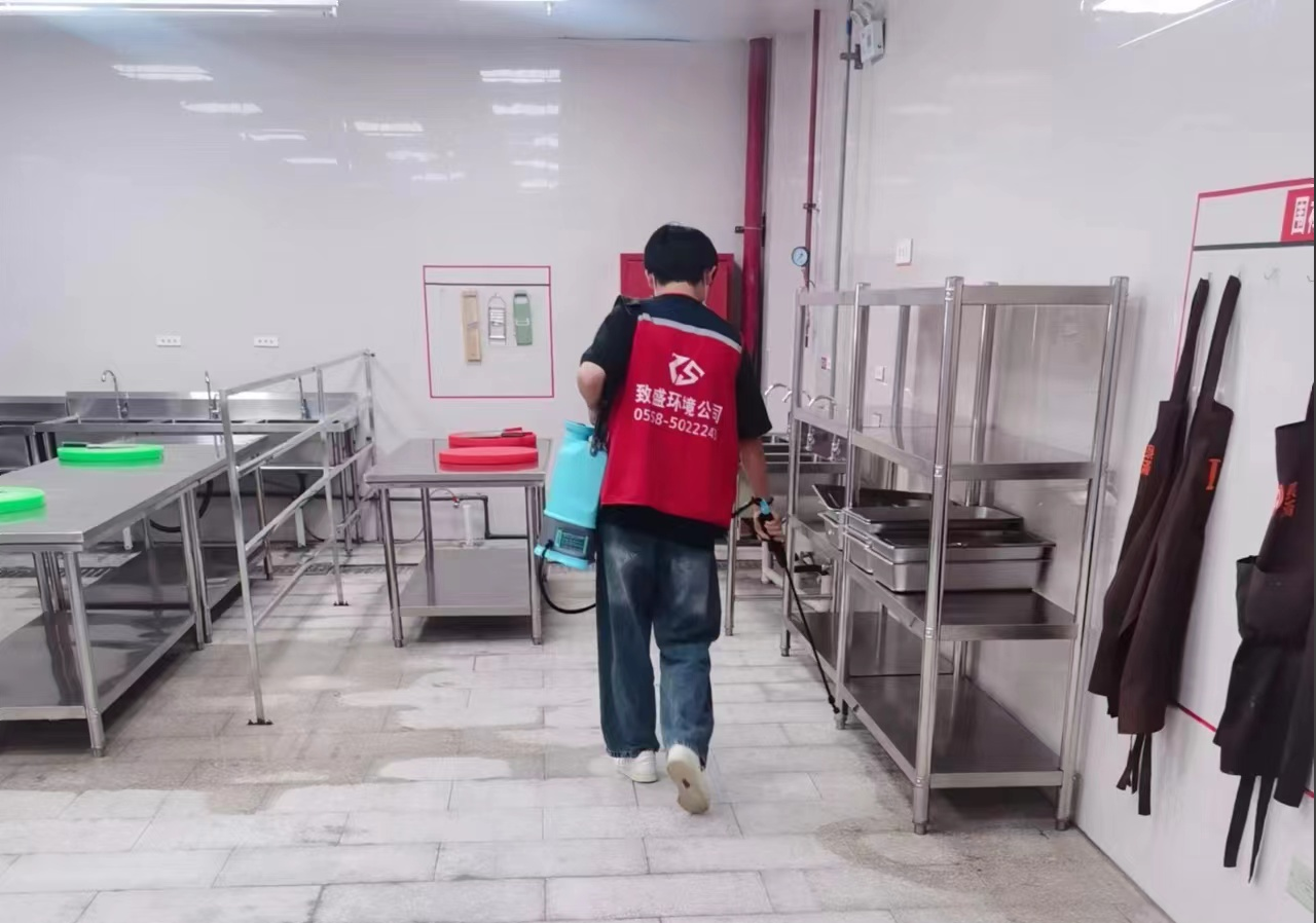 淮北師范攜手泉滿(mǎn)餐飲，共同開(kāi)展除四害行動(dòng)